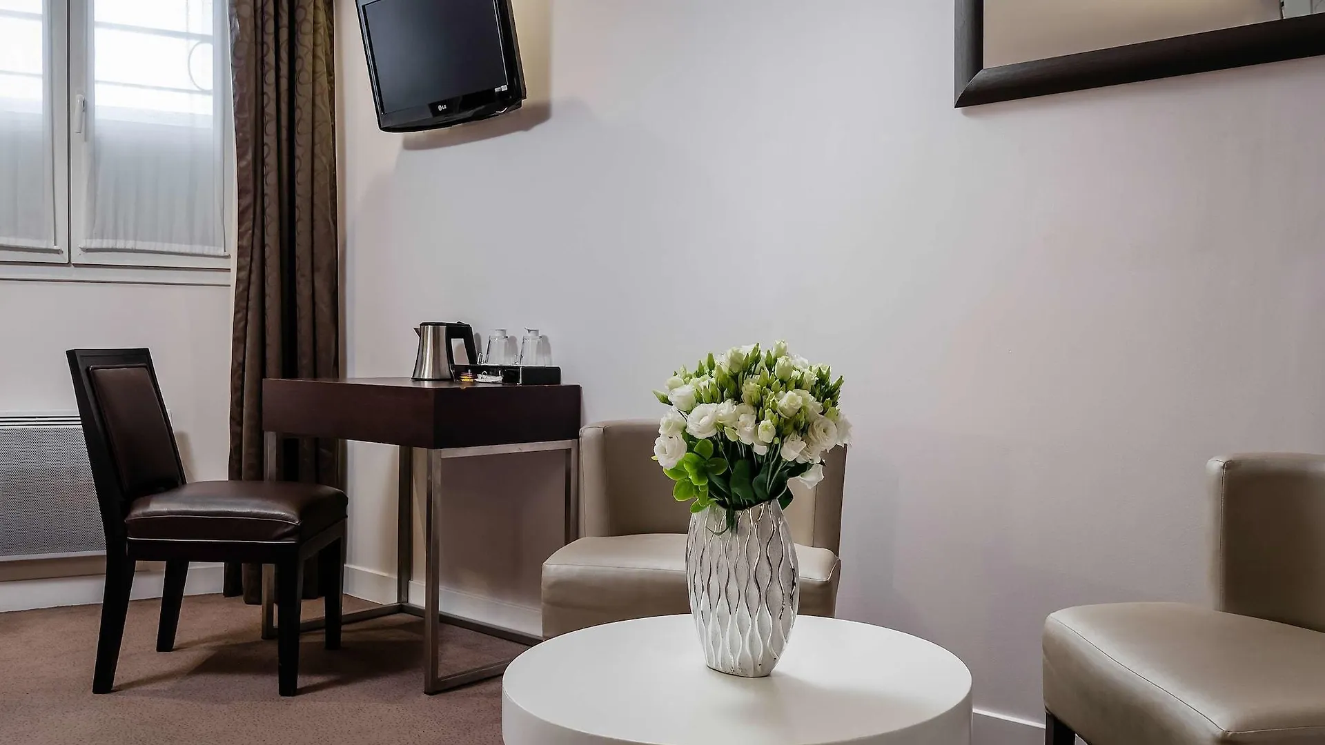 Arc De Triomphe Hotel Paris
