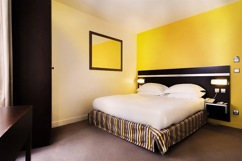 ***  Arc De Triomphe Hotel Paris France