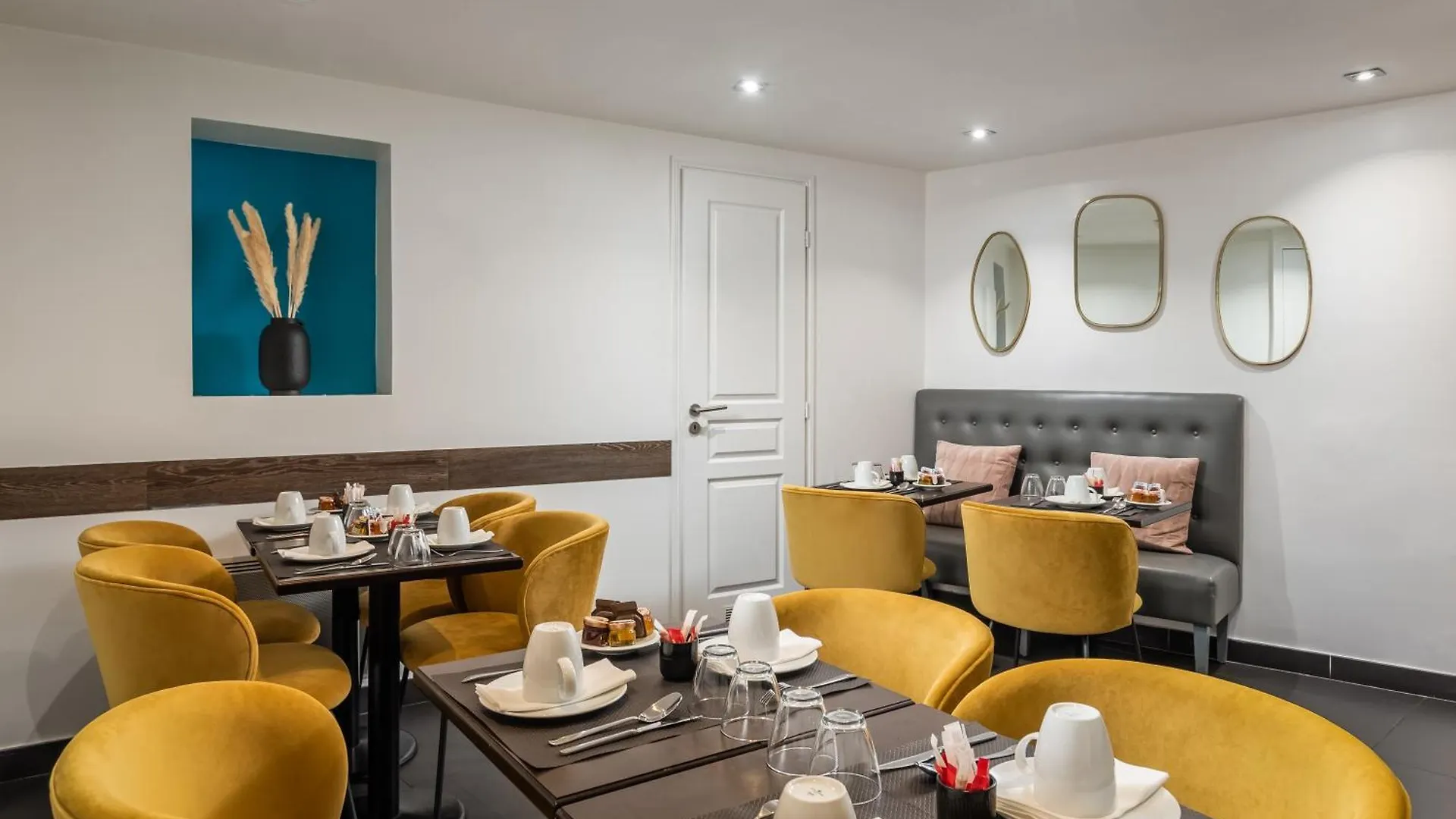 Arc De Triomphe Hotel Paris
