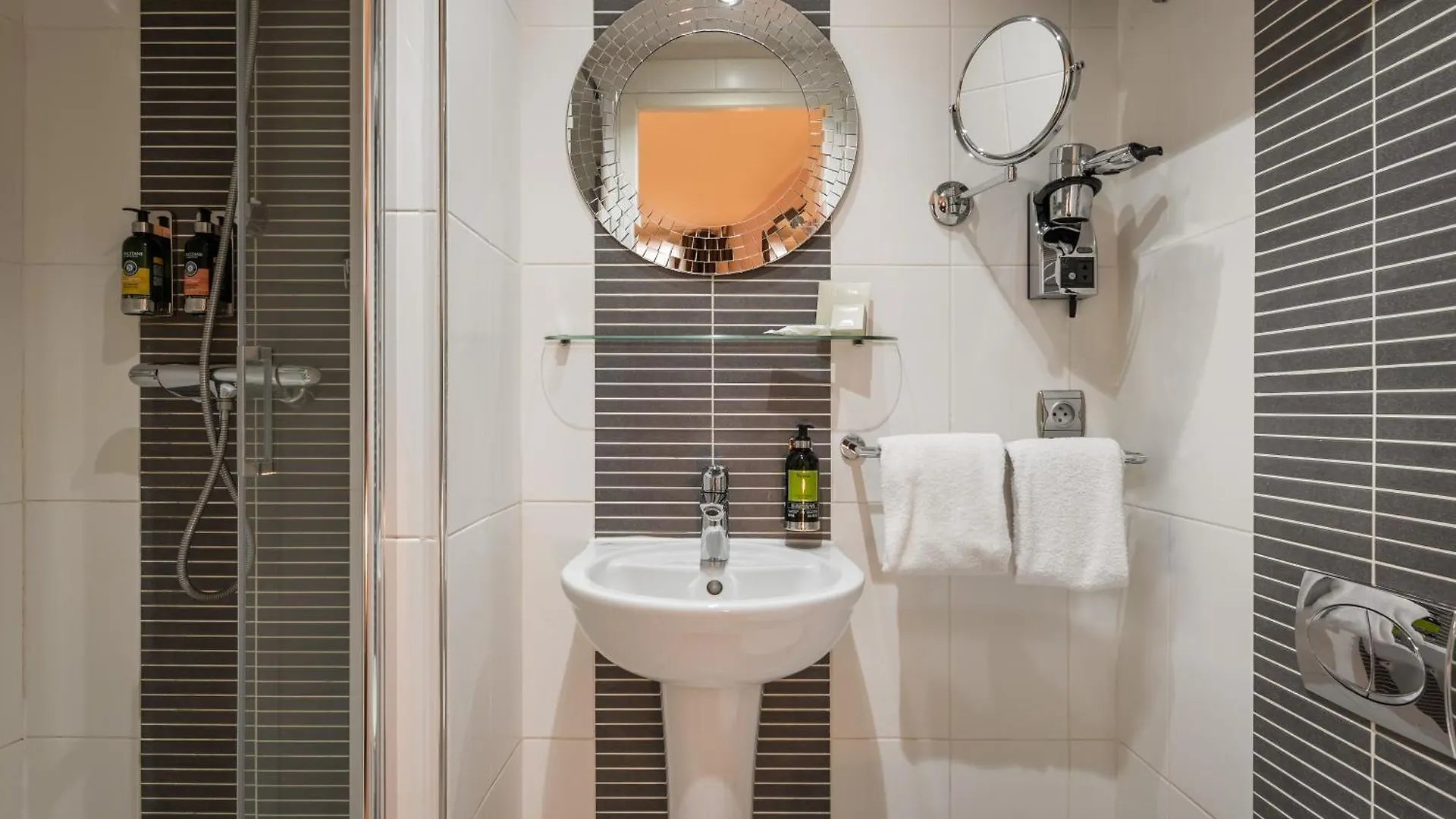 Arc De Triomphe Hotel Paris