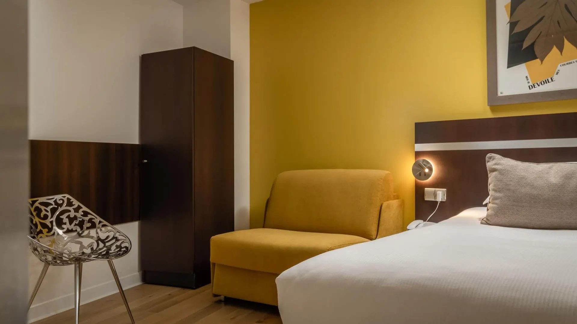 Arc De Triomphe Hotel Paris France