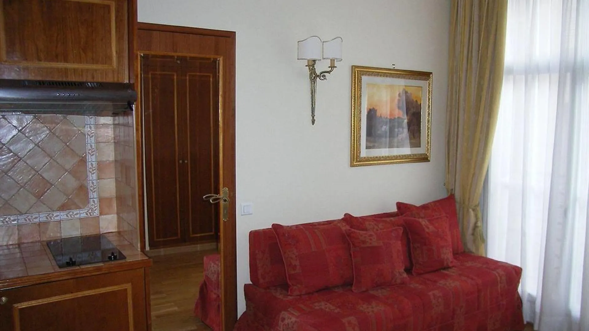 Arc De Triomphe Hotel Paris 3*,