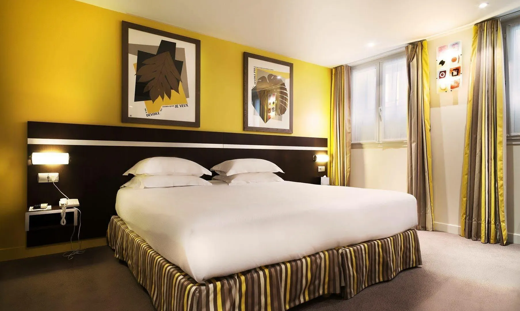 ***  Arc De Triomphe Hotel Paris France